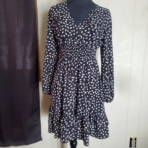 Shein women's black and white spotted dress long sleeve v neck stretchy waist